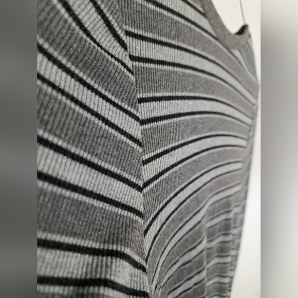 3/15 SWS ESSENTIALS STRIPED CROP TOP SIZE SMALL - Picture 2 of 6